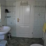 Unterm Reetdach בית חווה *