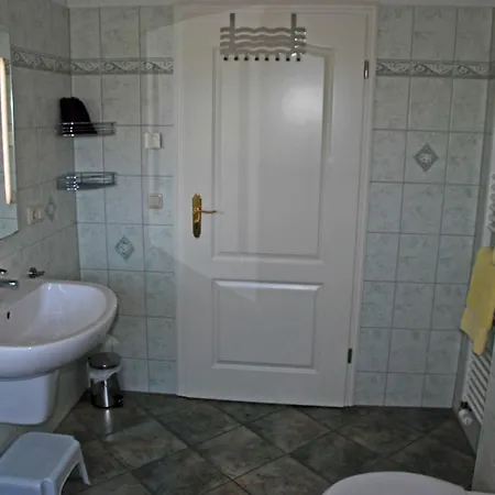 Unterm Reetdach Bauernhof Sellin (Rugen)